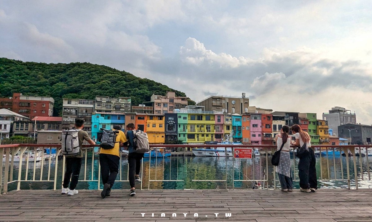 【基隆景點】正濱漁港｜媲美義大利威尼斯彩色島的繽紛漁港小屋，絕美碧綠海倒影超吸睛