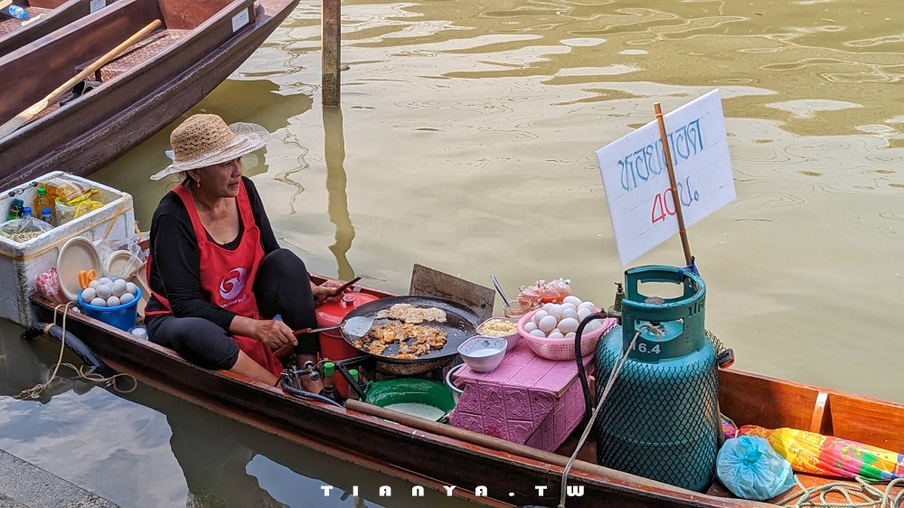 【泰國景點】安帕瓦水上市場交通攻略，住一晚體驗夜間賞螢、清晨僧侶佈施