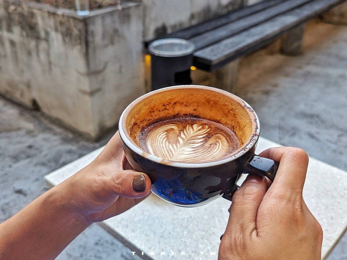 【泰國美食】Brewginning Coffee｜清邁藤編一條街上人氣老宅咖啡店，自烘精品咖啡一杯80元起