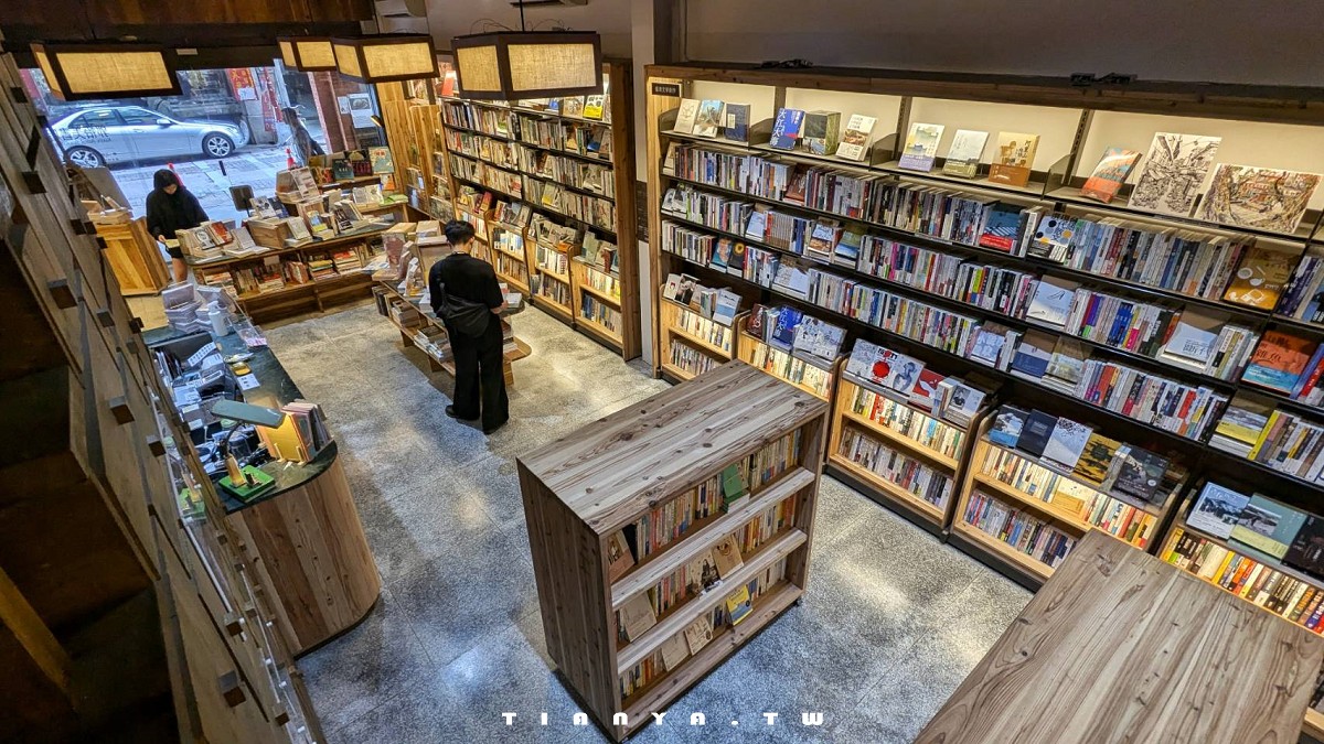 【台北景點】郭怡美書店｜隱身大稻埕百年街屋的獨立書店，以老屋美學佐書香、咖啡香，為閱讀營造無與倫比的儀式感