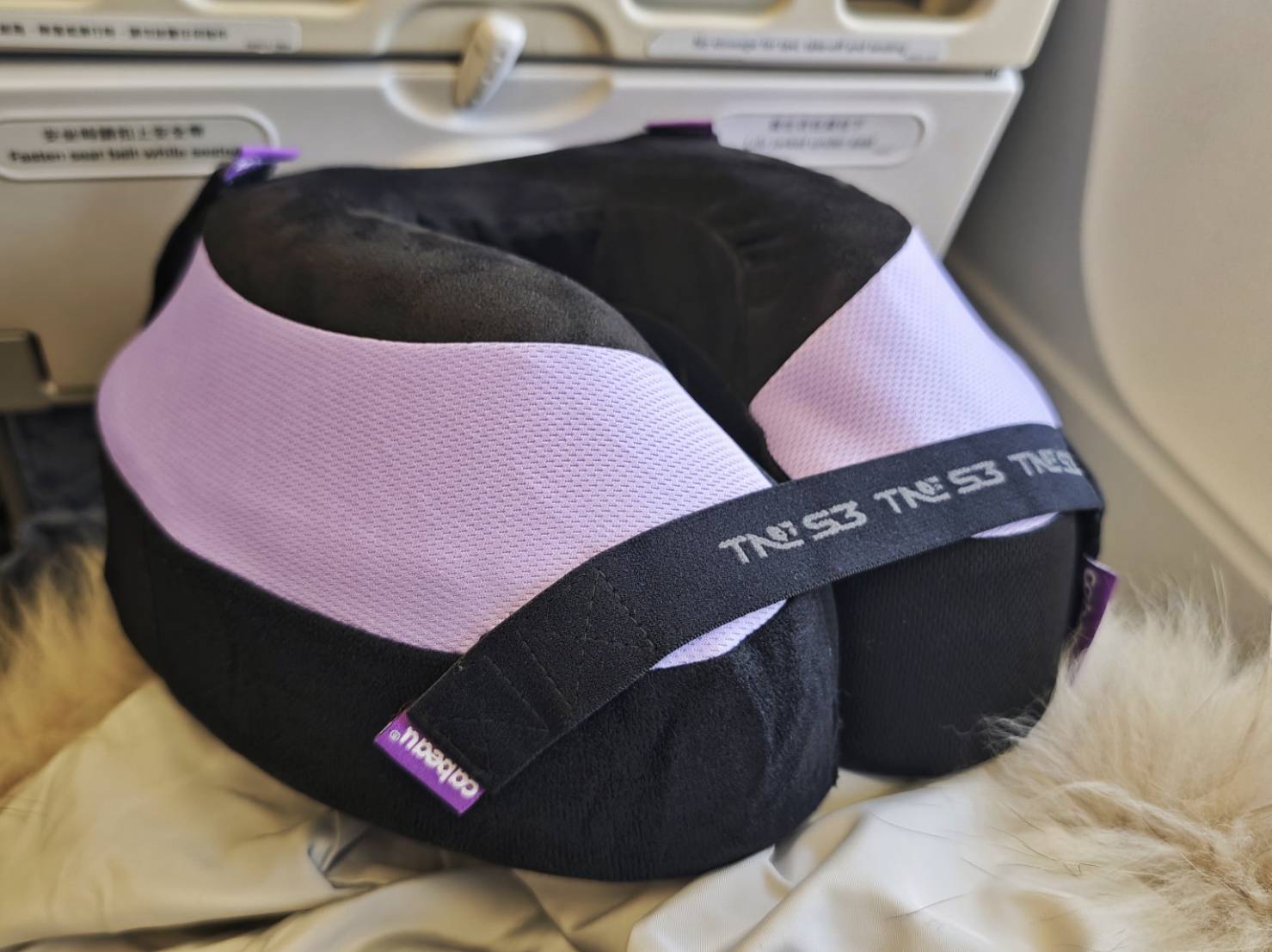 Cabeau 旅行頸枕「  TNE S3」&「Evolution X」大評比，搭飛機、火車、高鐵、長途旅行必備好物