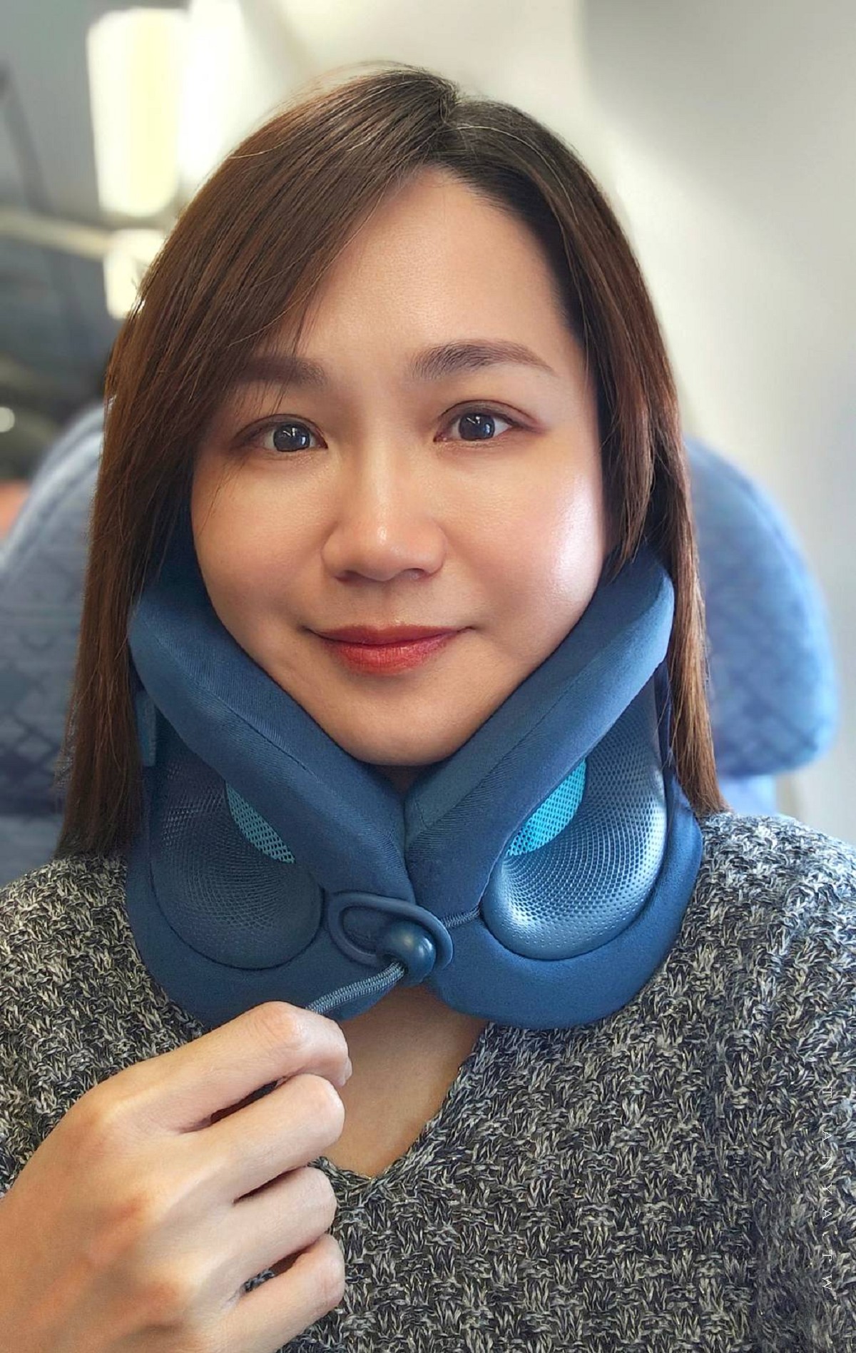 Cabeau 旅行頸枕「  TNE S3」&「Evolution X」大評比，搭飛機、火車、高鐵、長途旅行必備好物