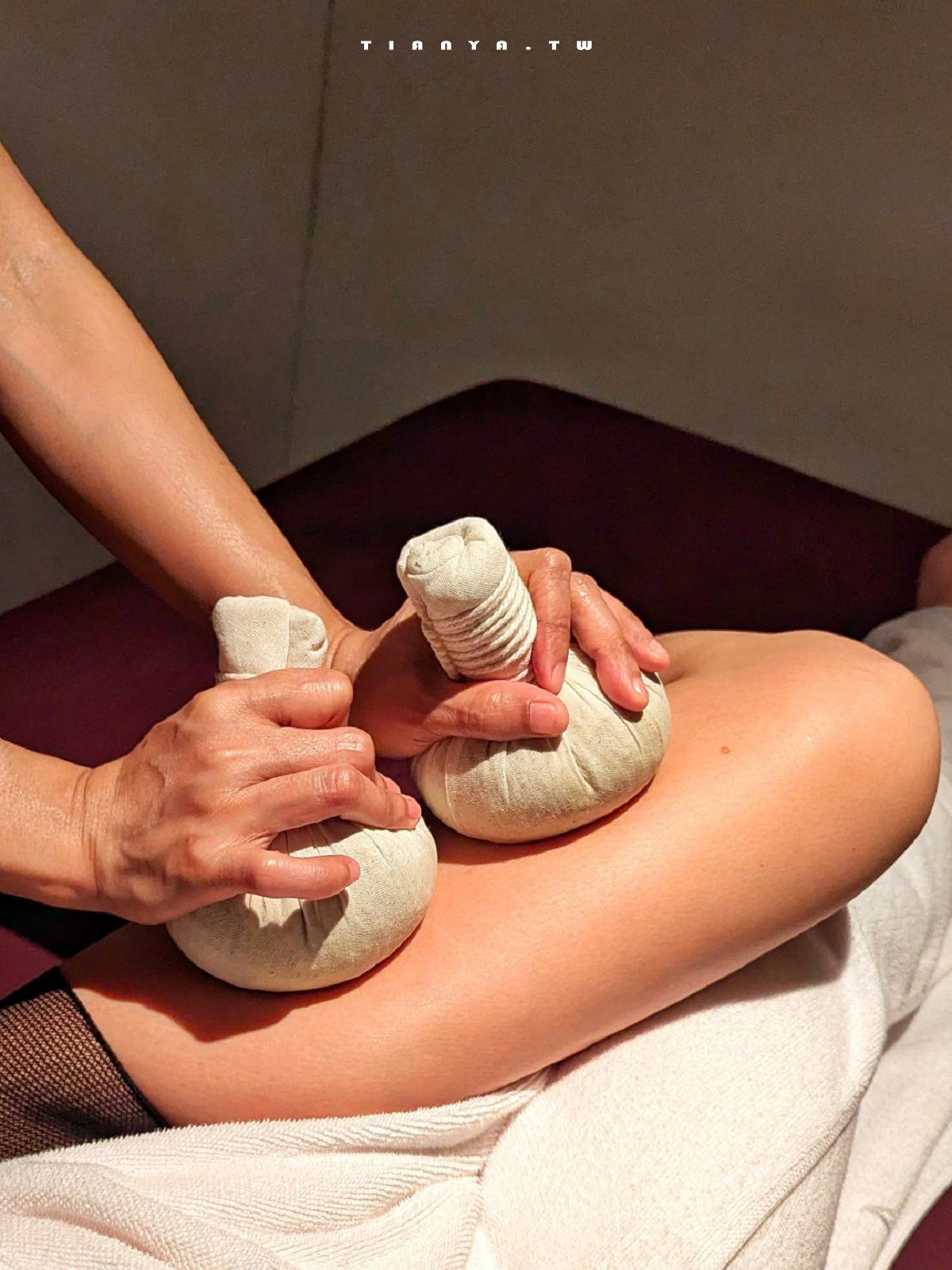 【EOI SPA & Massage】曼谷按摩推薦全球獨家生薑暖油藥草球療程，比四手聯彈、熱石按摩更舒服，可中文溝通，有接駁服務