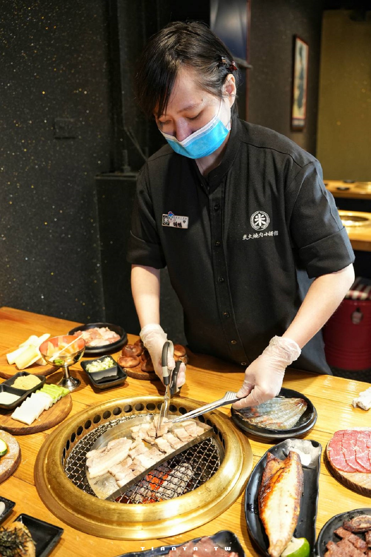 【米炭火燒肉小酒館．龜山文化二路店】平價消費享專人桌邊代烤服務，供應高級原肉、尚青海產和日式熟食，生日再送一整隻焗烤龍蝦