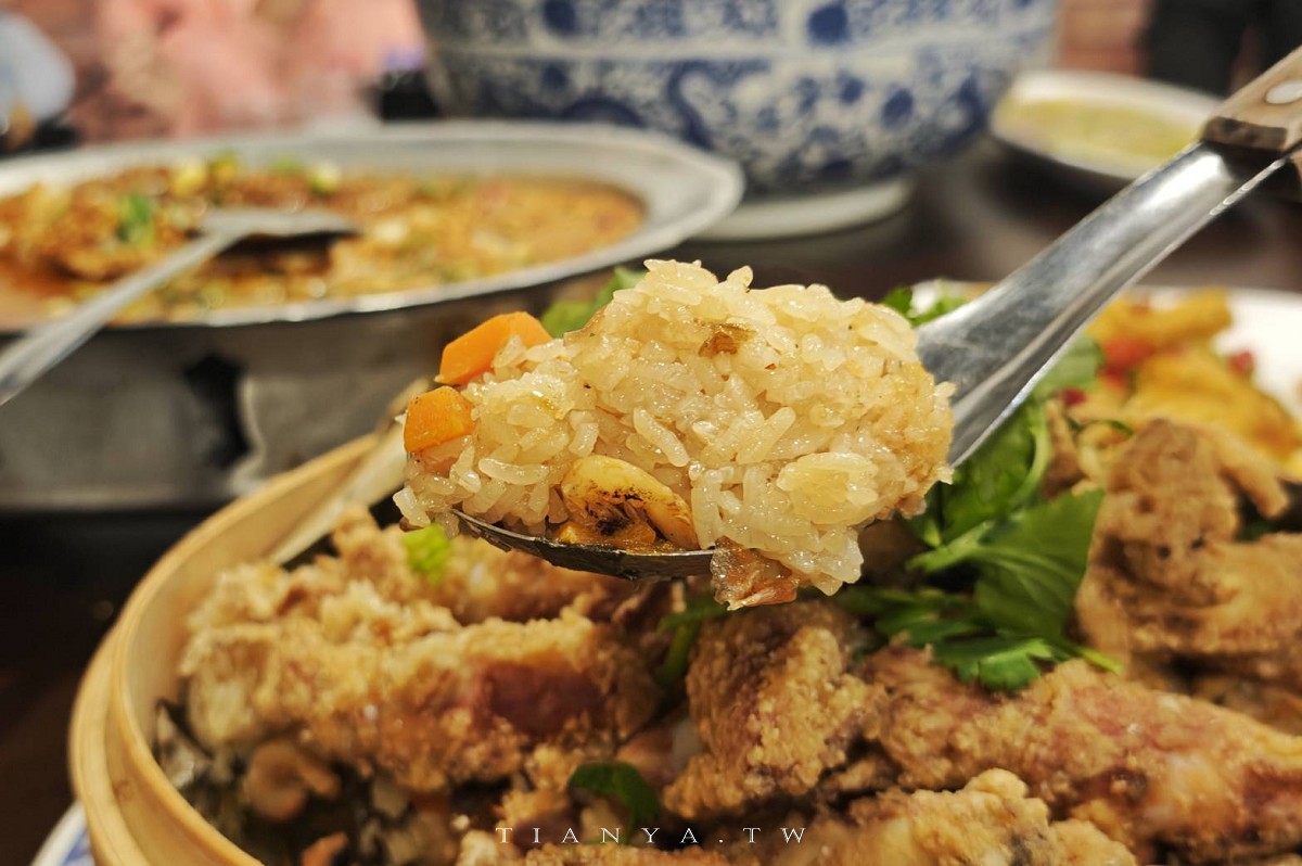 【萬里古早風味甕仔雞】北海岸最強烤雞店，不只脆皮雞好吃，還有超澎湃海產料理，合菜擺盤浮誇無極限