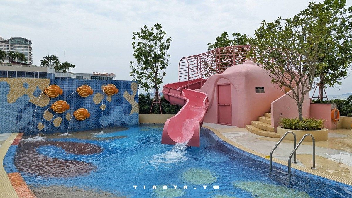 【芭達雅假日飯店】（Holiday Inn Pattaya）海濱路上海景第一排，絕美海灣近在眼前，一出飯店就能逛街、按摩、吃美食
