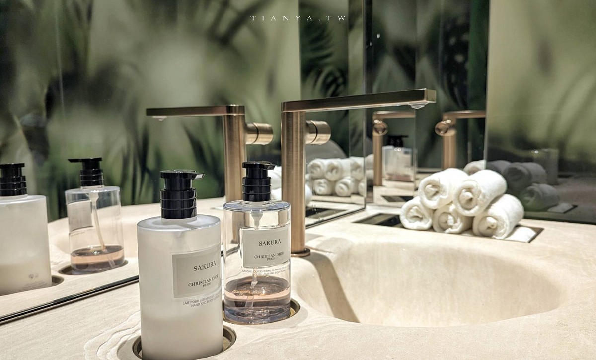 開箱金碧輝煌 Dior Gold House 中最耀眼的 Café DIOR 迪奧咖啡館，在陽光滿溢的奢華玻璃屋中享受米其林三星級甜點