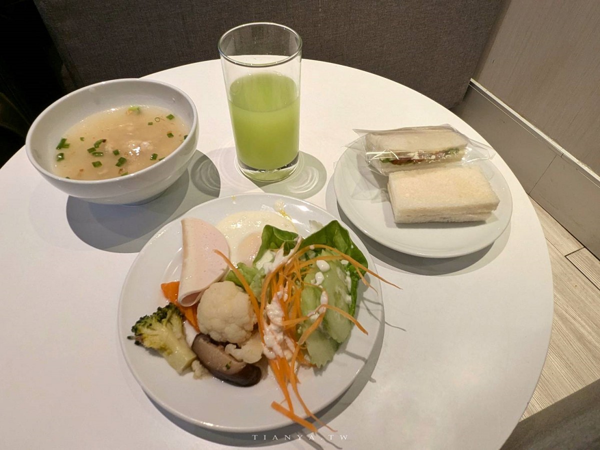 開箱曼谷 Miracle Lounge 機場貴賓室，持JCB信用卡、新貴通PP卡、龍騰卡可免費入場享用休憩空間和餐食
