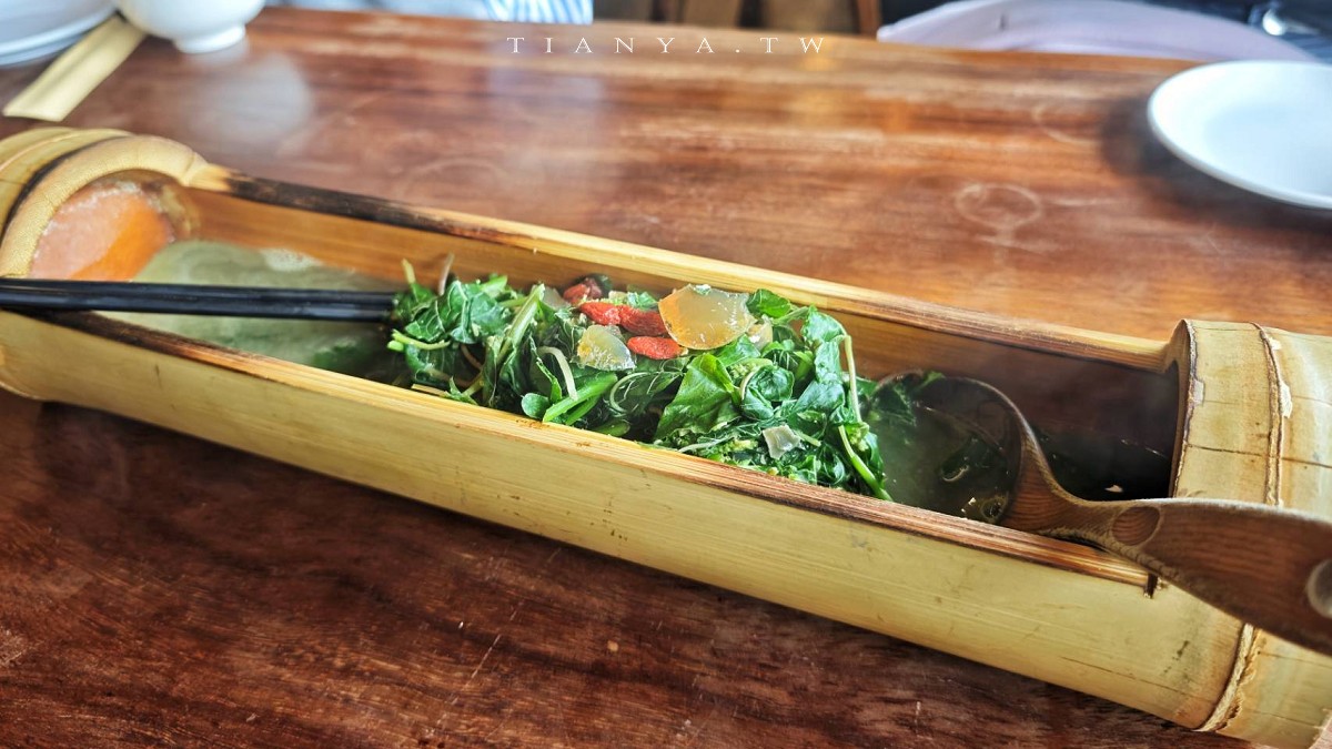 【松湖驛站】台九線秘境！烤雞餐廳後院竟然隱藏絕美落羽松水漾森林