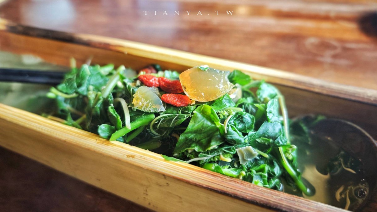 【松湖驛站】台九線秘境！烤雞餐廳後院竟然隱藏絕美落羽松水漾森林