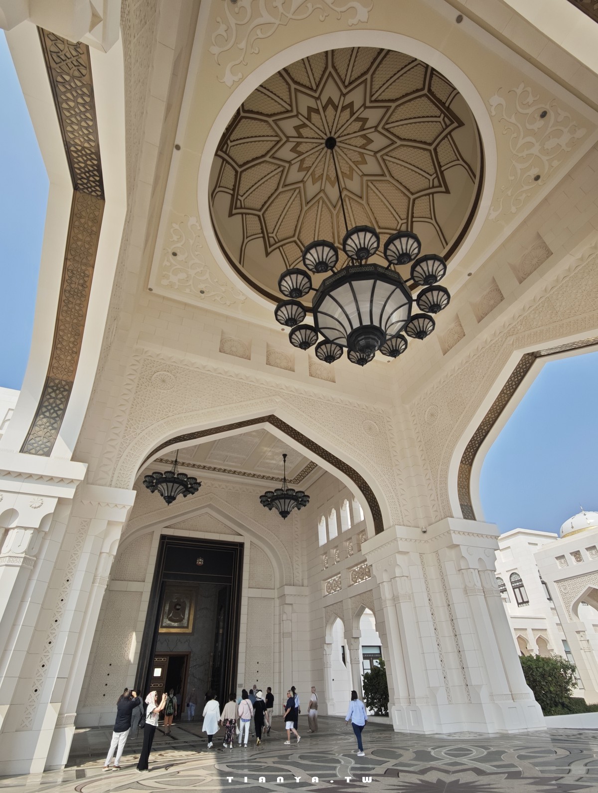 【阿布達比總統府】雄偉壯觀的國家宮殿，阿聯酋文化與政治地標，參觀資訊、必看重點總整理