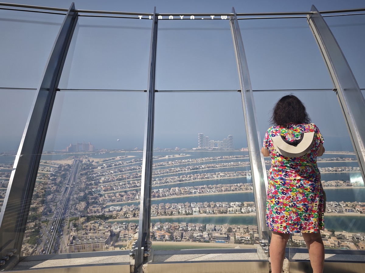 【棕櫚塔觀景台】360度環景高空眺望朱美拉棕櫚島無敵景觀，帆船酒店、波斯灣海景盡收眼底