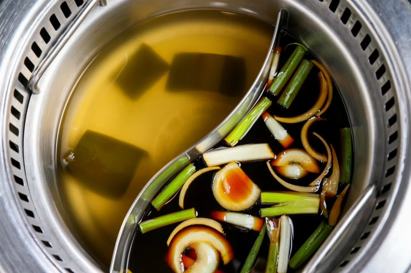 新北歡樂耶誕城周邊精選17間餐廳、咖啡館，板橋車站、府中商圈美食吃透透