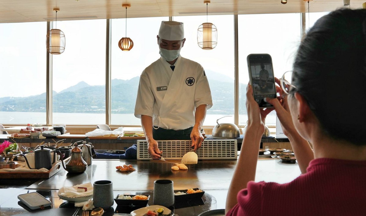 【明水然．樂 淡水店】河景第一排無菜單鐵板燒，活龍蝦、活鮑魚、日本A5和牛14道精緻料理$1600元起，慶生、約會首選