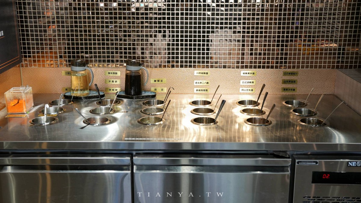 【新肉多多台北忠孝店】東區平日不限時高檔火鍋,專人剝蝦服務,累積消費點數兌換日本A5和牛 【新肉多多台北忠孝店】東區平日不限時高檔火鍋,專人剝蝦服務,累積消費點數兌換日本A5和牛