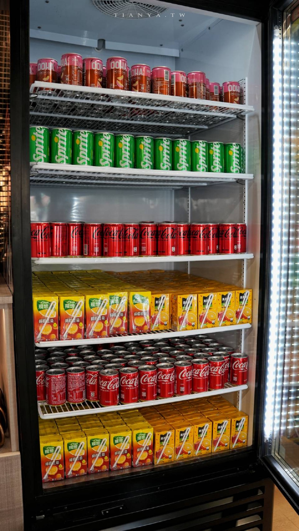 【新肉多多台北忠孝店】東區平日不限時高檔火鍋,專人剝蝦服務,累積消費點數兌換日本A5和牛 【新肉多多台北忠孝店】東區平日不限時高檔火鍋,專人剝蝦服務,累積消費點數兌換日本A5和牛