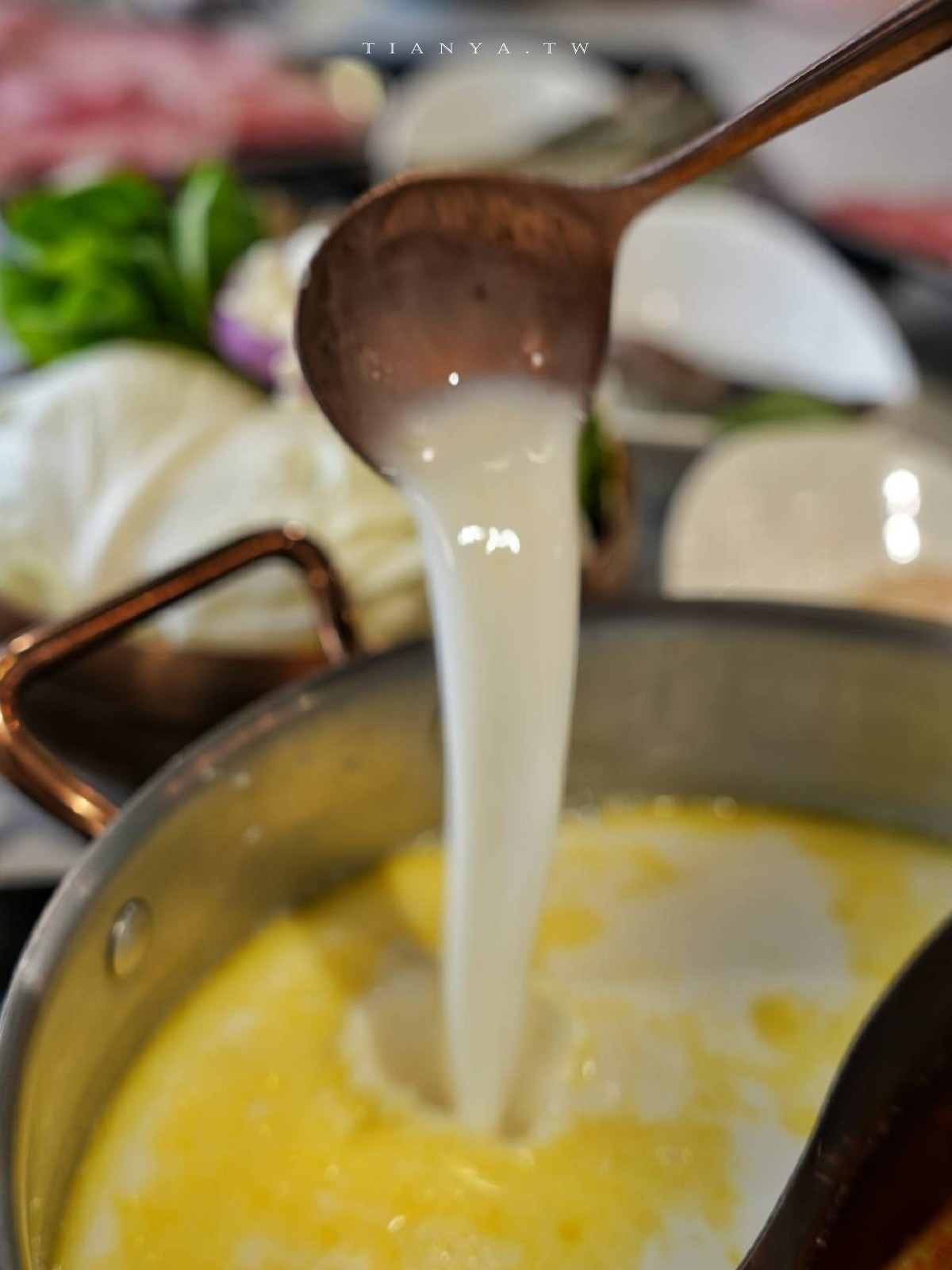 【新肉多多台北忠孝店】東區平日不限時高檔火鍋,專人剝蝦服務,累積消費點數兌換日本A5和牛 【新肉多多台北忠孝店】東區平日不限時高檔火鍋,專人剝蝦服務,累積消費點數兌換日本A5和牛