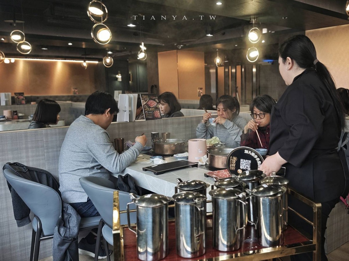 【新肉多多台北忠孝店】東區平日不限時高檔火鍋,專人剝蝦服務,累積消費點數兌換日本A5和牛 【新肉多多台北忠孝店】東區平日不限時高檔火鍋,專人剝蝦服務,累積消費點數兌換日本A5和牛