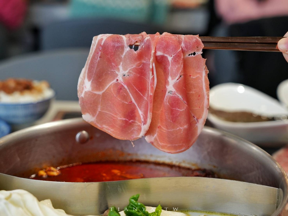 【新肉多多台北忠孝店】東區平日不限時高檔火鍋,專人剝蝦服務,累積消費點數兌換日本A5和牛 【新肉多多台北忠孝店】東區平日不限時高檔火鍋,專人剝蝦服務,累積消費點數兌換日本A5和牛