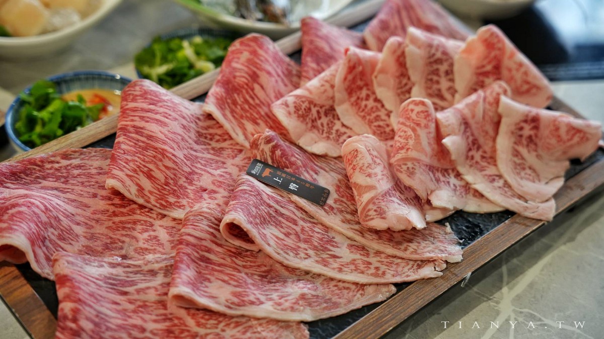 【新肉多多台北忠孝店】東區平日不限時高檔火鍋,專人剝蝦服務,累積消費點數兌換日本A5和牛 【新肉多多台北忠孝店】東區平日不限時高檔火鍋,專人剝蝦服務,累積消費點數兌換日本A5和牛