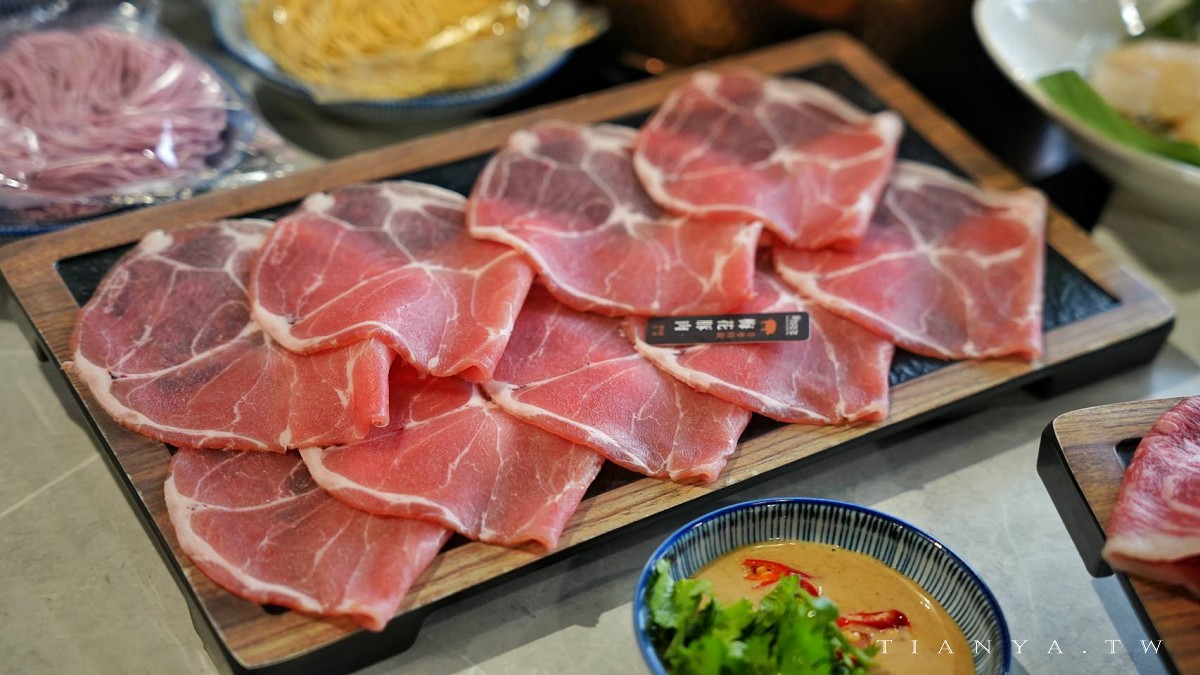 【新肉多多台北忠孝店】東區平日不限時高檔火鍋,專人剝蝦服務,累積消費點數兌換日本A5和牛 【新肉多多台北忠孝店】東區平日不限時高檔火鍋,專人剝蝦服務,累積消費點數兌換日本A5和牛