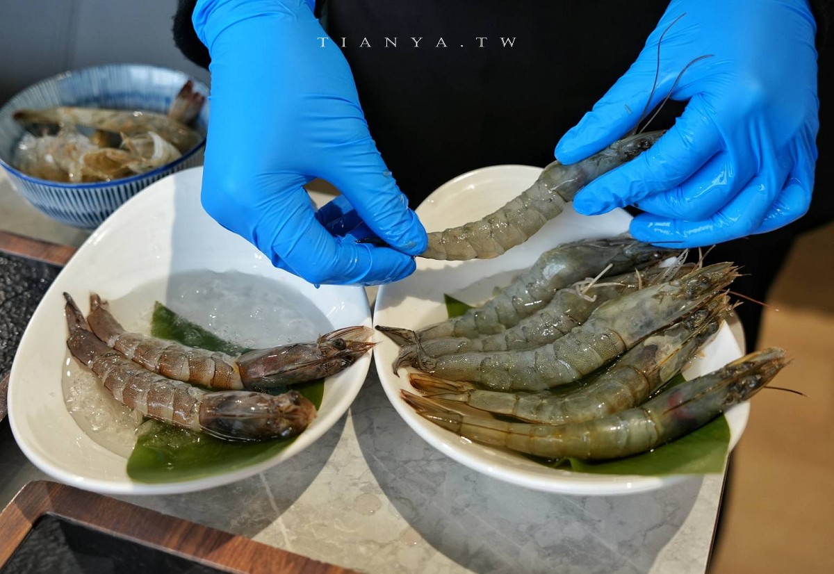 【新肉多多台北忠孝店】東區平日不限時高檔火鍋，專人剝蝦服務，累積消費點數兌換日本A5和牛