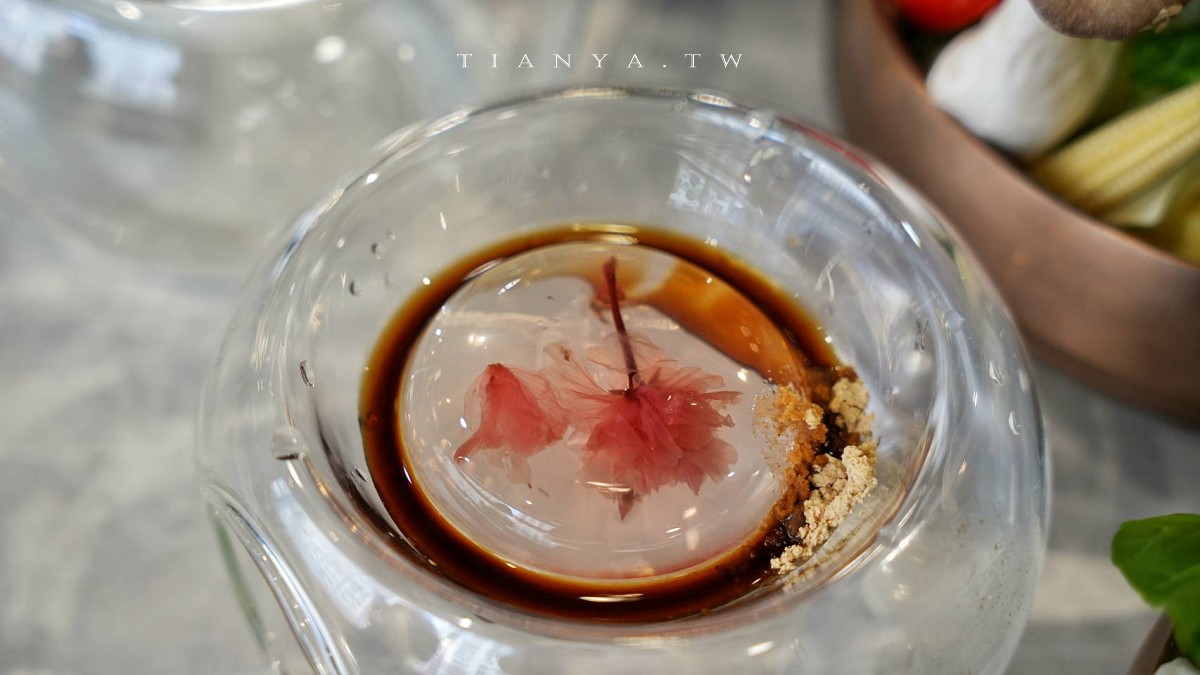 【新肉多多台北忠孝店】東區平日不限時高檔火鍋,專人剝蝦服務,累積消費點數兌換日本A5和牛 【新肉多多台北忠孝店】東區平日不限時高檔火鍋,專人剝蝦服務,累積消費點數兌換日本A5和牛