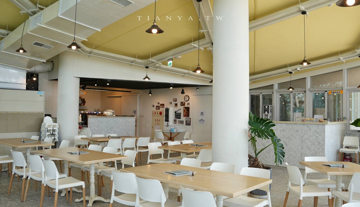 【豹豹咖啡．海邊館】北海岸秘境海景咖啡館，坐擁無敵景觀的純白系玻璃屋，1分鐘抵達白沙灣絕美海灘