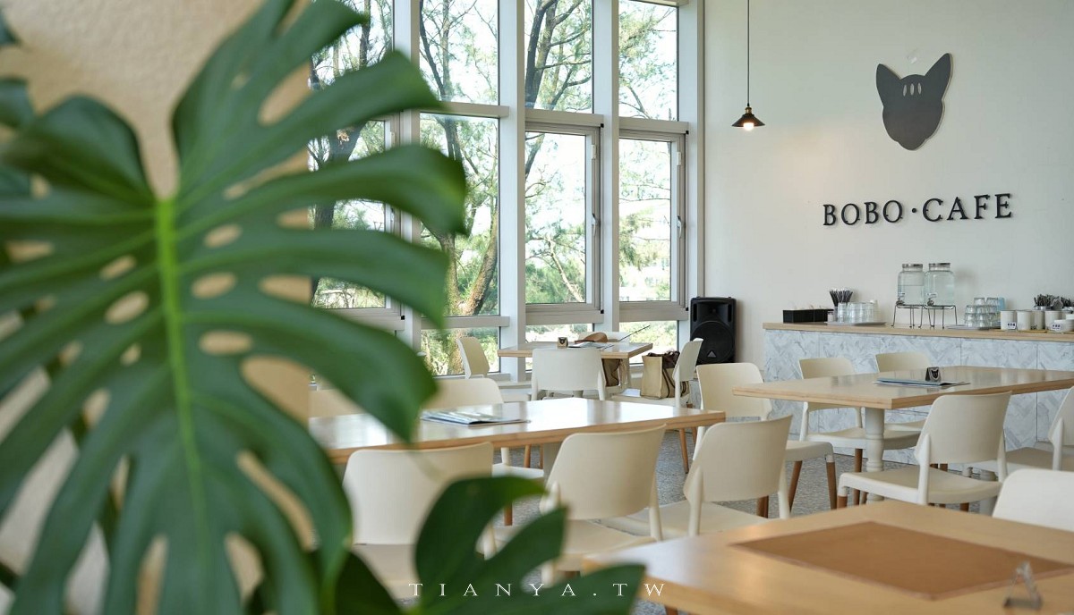 【豹豹咖啡．海邊館】北海岸秘境海景咖啡館，坐擁無敵景觀的純白系玻璃屋，1分鐘抵達白沙灣絕美海灘