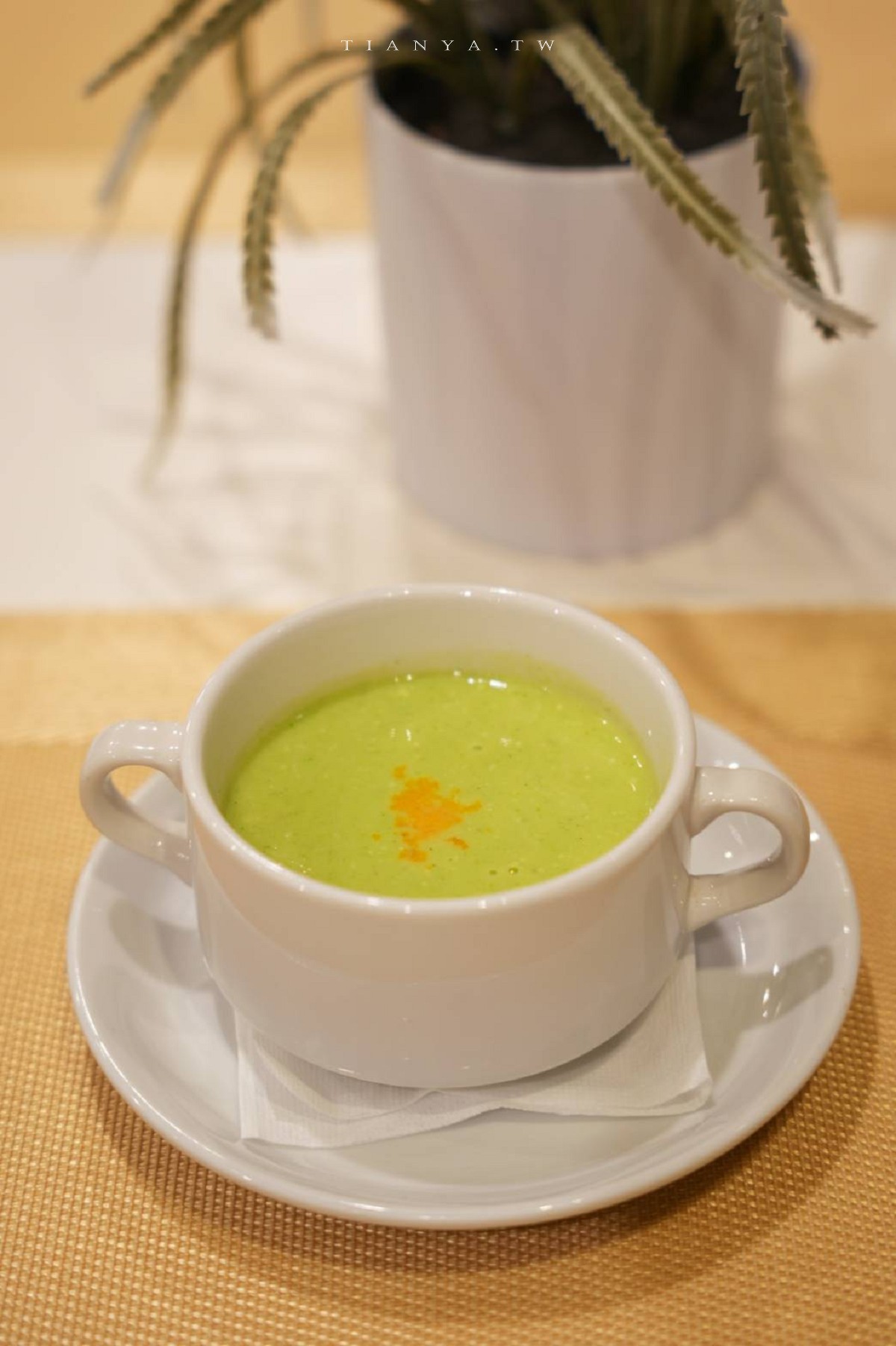 【Luxotic Private Villa & Resort】峇里島私人泳池 Villa 推薦，一泊二食、漂浮早餐、SPA完整開箱