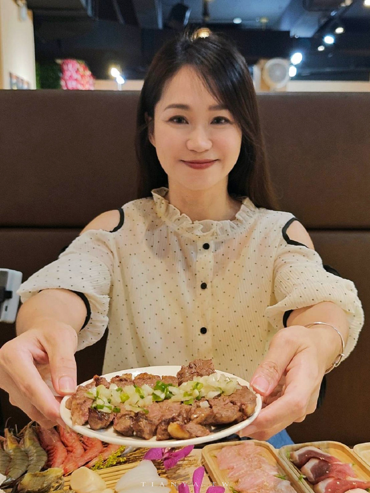 【燒肉道】全台首創軌道送餐吃到飽，789元起頂級海陸火烤兩吃大滿足，和牛、海鮮無限量供應