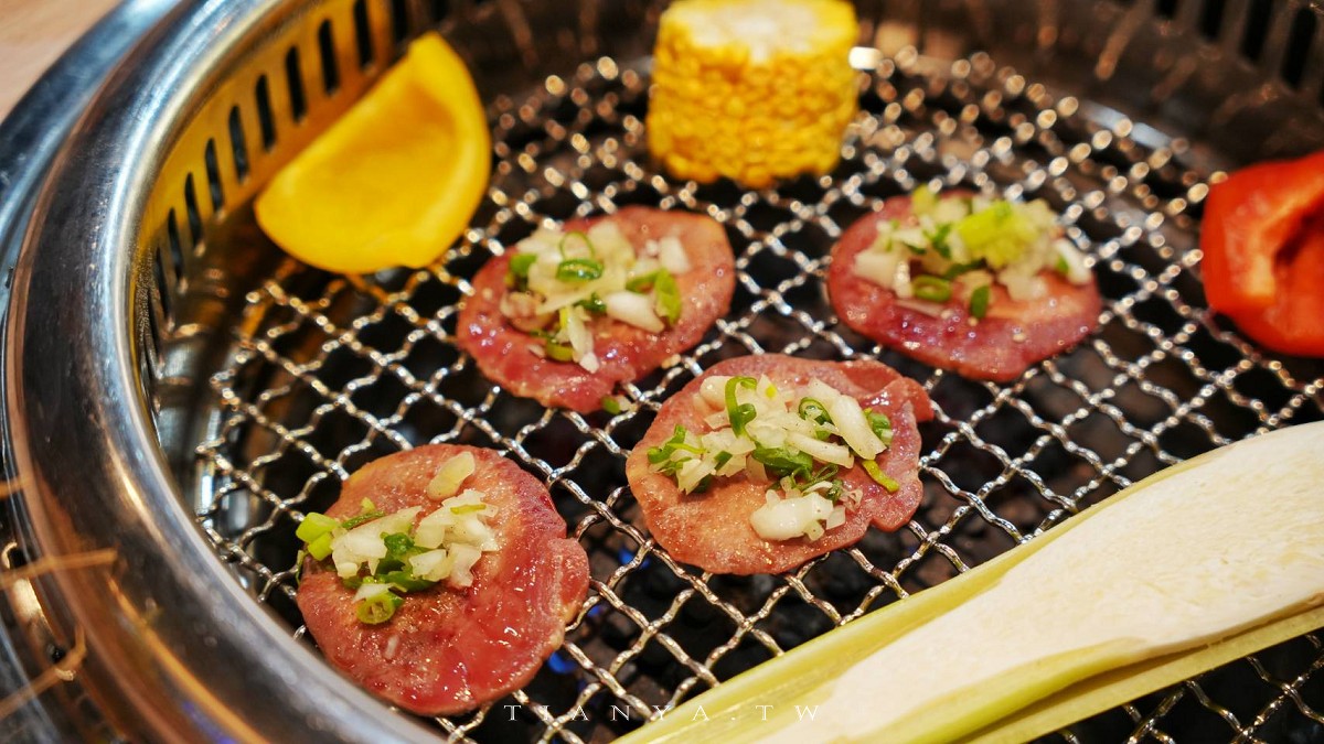 【燒肉道】全台首創軌道送餐吃到飽，789元起頂級海陸火烤兩吃大滿足，和牛、海鮮無限量供應
