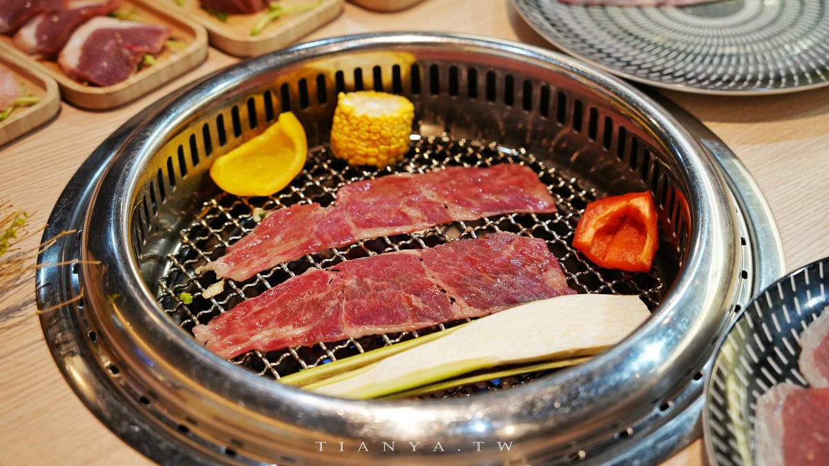 【燒肉道】全台首創軌道送餐吃到飽，789元起頂級海陸火烤兩吃大滿足，和牛、海鮮無限量供應