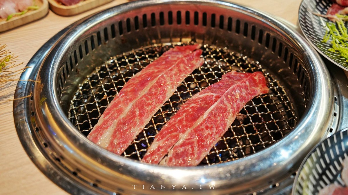 【燒肉道】全台首創軌道送餐吃到飽，789元起頂級海陸火烤兩吃大滿足，和牛、海鮮無限量供應