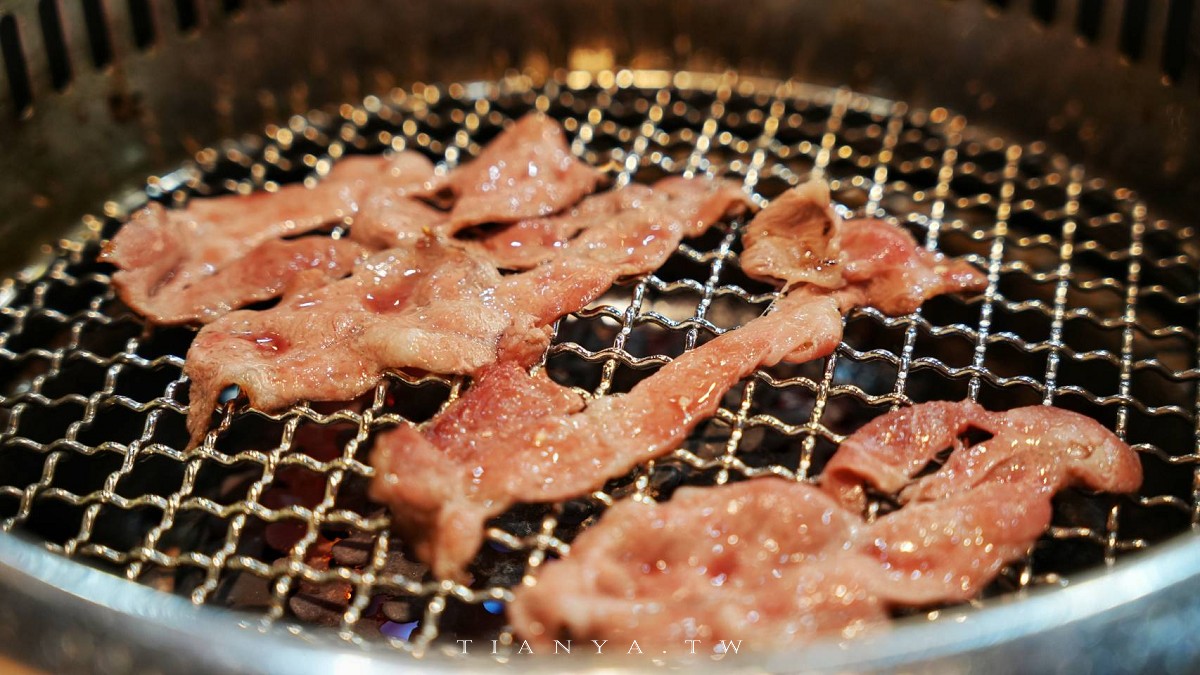 【燒肉道】全台首創軌道送餐吃到飽，789元起頂級海陸火烤兩吃大滿足，和牛、海鮮無限量供應