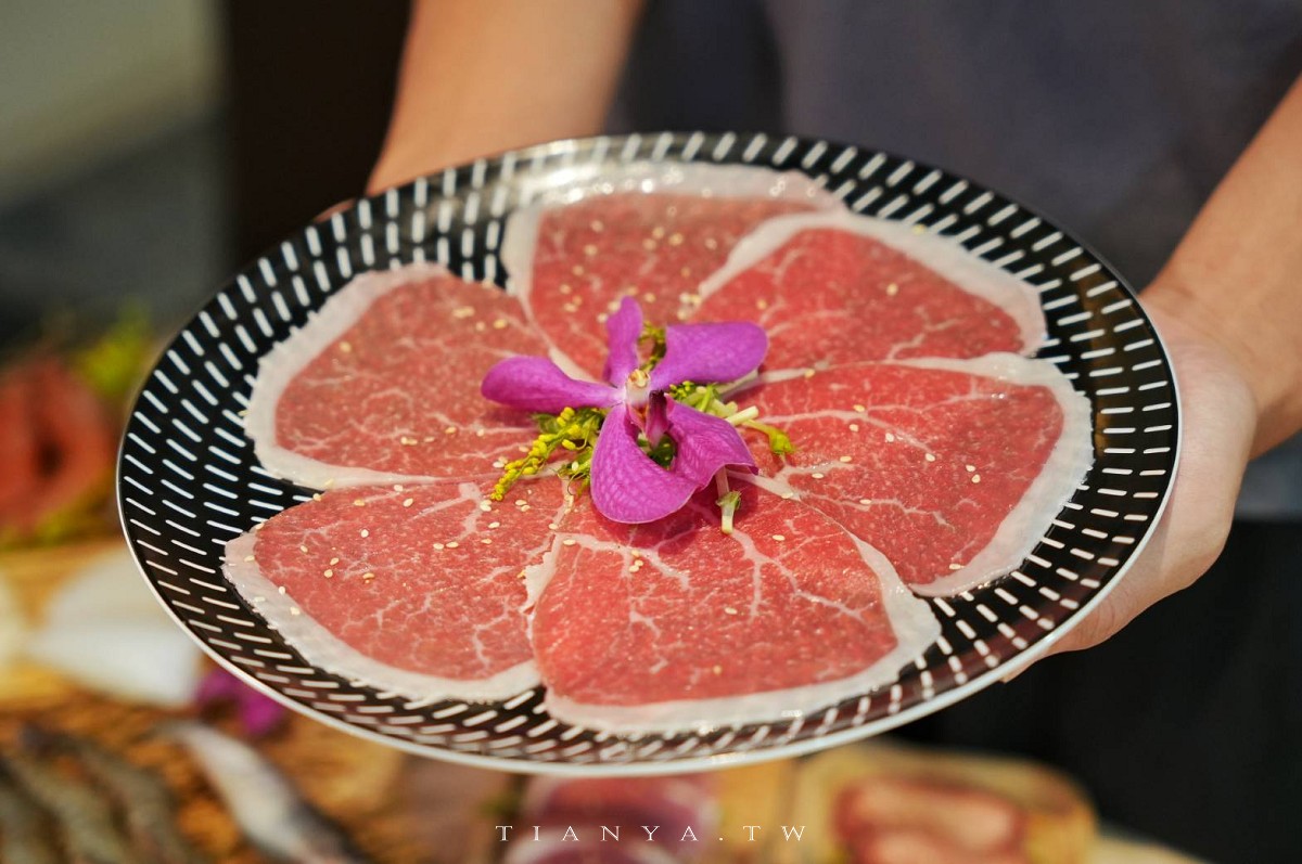 【燒肉道】全台首創軌道送餐吃到飽，789元起頂級海陸火烤兩吃大滿足，和牛、海鮮無限量供應
