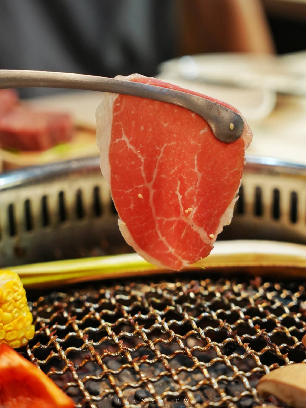 【燒肉道】全台首創軌道送餐吃到飽，789元起頂級海陸火烤兩吃大滿足，和牛、海鮮無限量供應