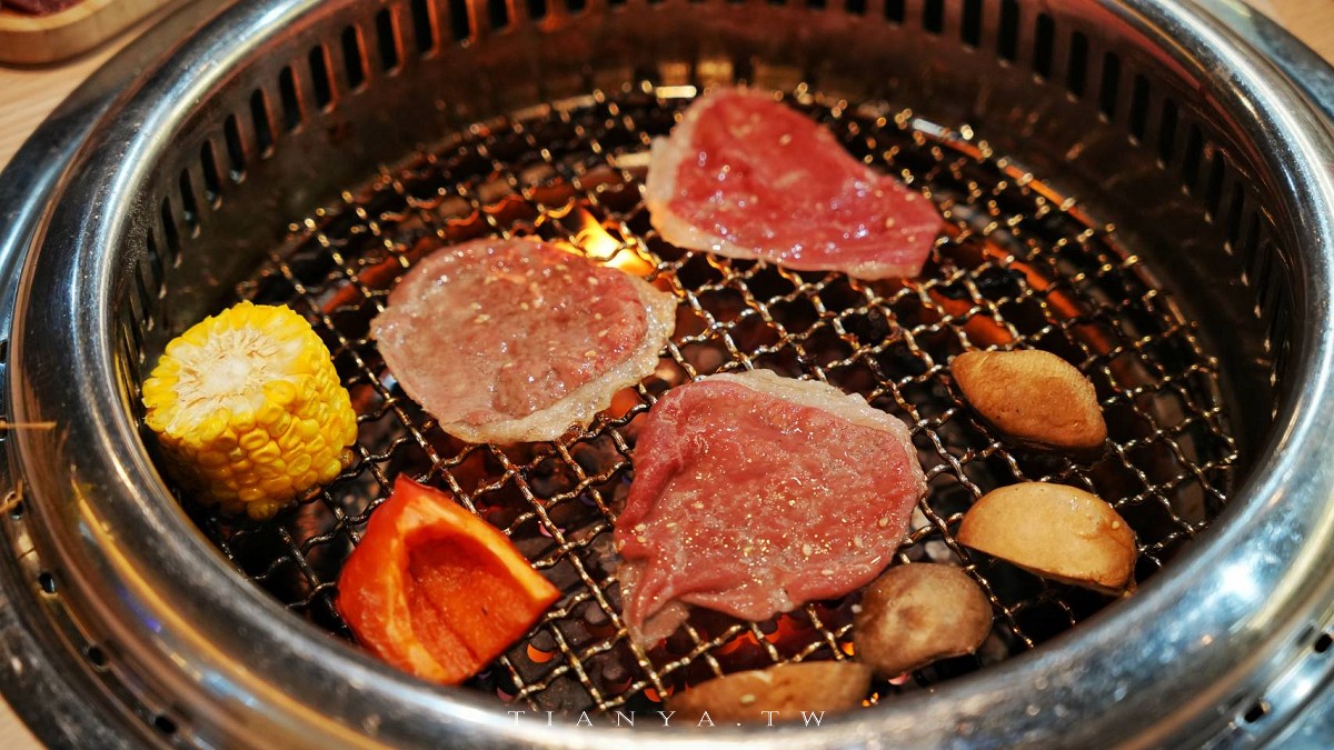 【燒肉道】全台首創軌道送餐吃到飽，789元起頂級海陸火烤兩吃大滿足，和牛、海鮮無限量供應
