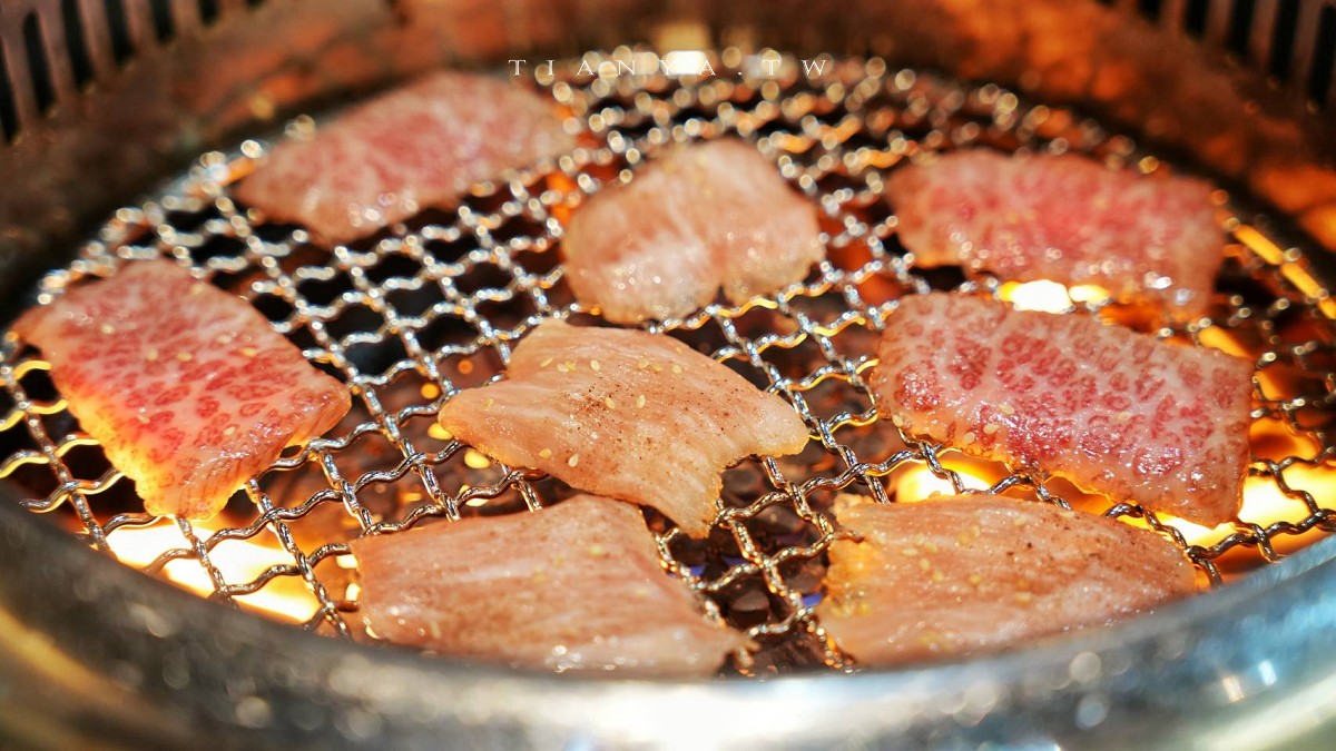 【燒肉道】全台首創軌道送餐吃到飽，789元起頂級海陸火烤兩吃大滿足，和牛、海鮮無限量供應