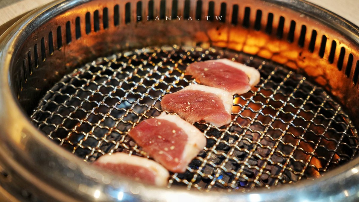 【燒肉道】全台首創軌道送餐吃到飽，789元起頂級海陸火烤兩吃大滿足，和牛、海鮮無限量供應