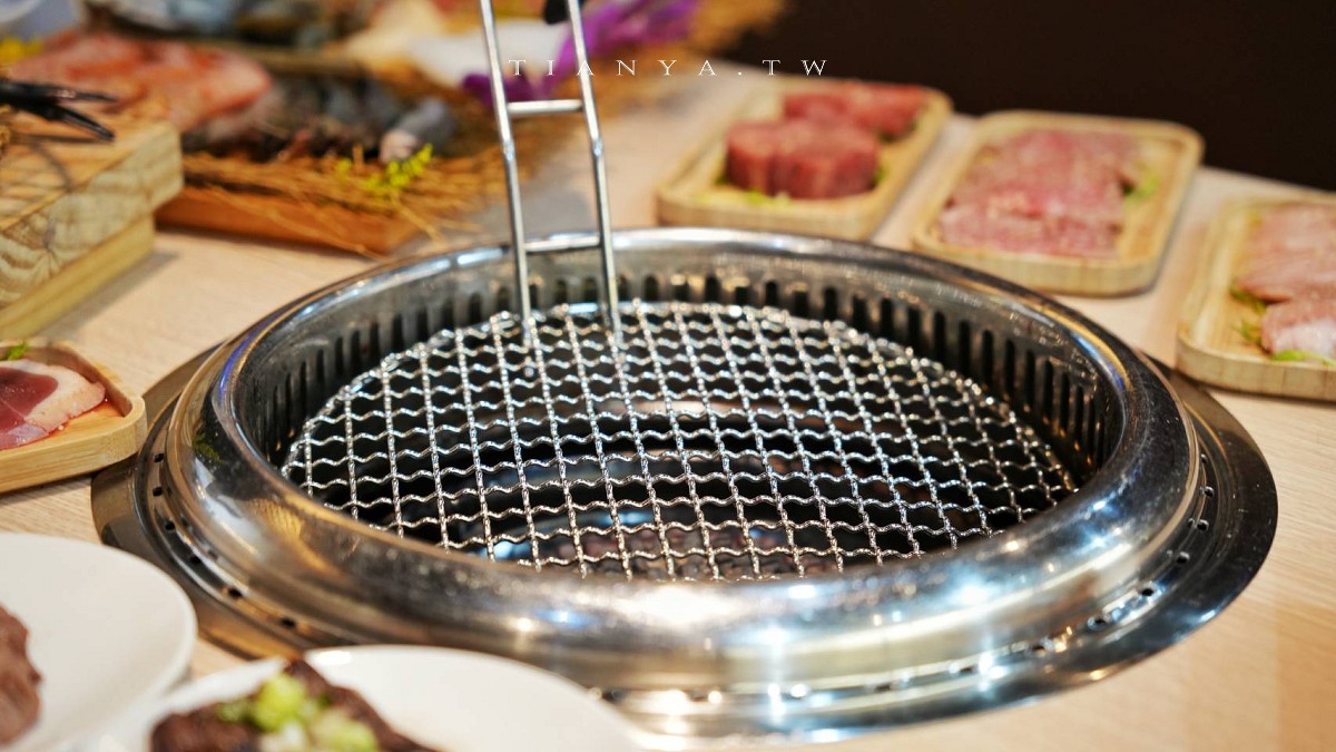 【燒肉道】全台首創軌道送餐吃到飽，789元起頂級海陸火烤兩吃大滿足，和牛、海鮮無限量供應