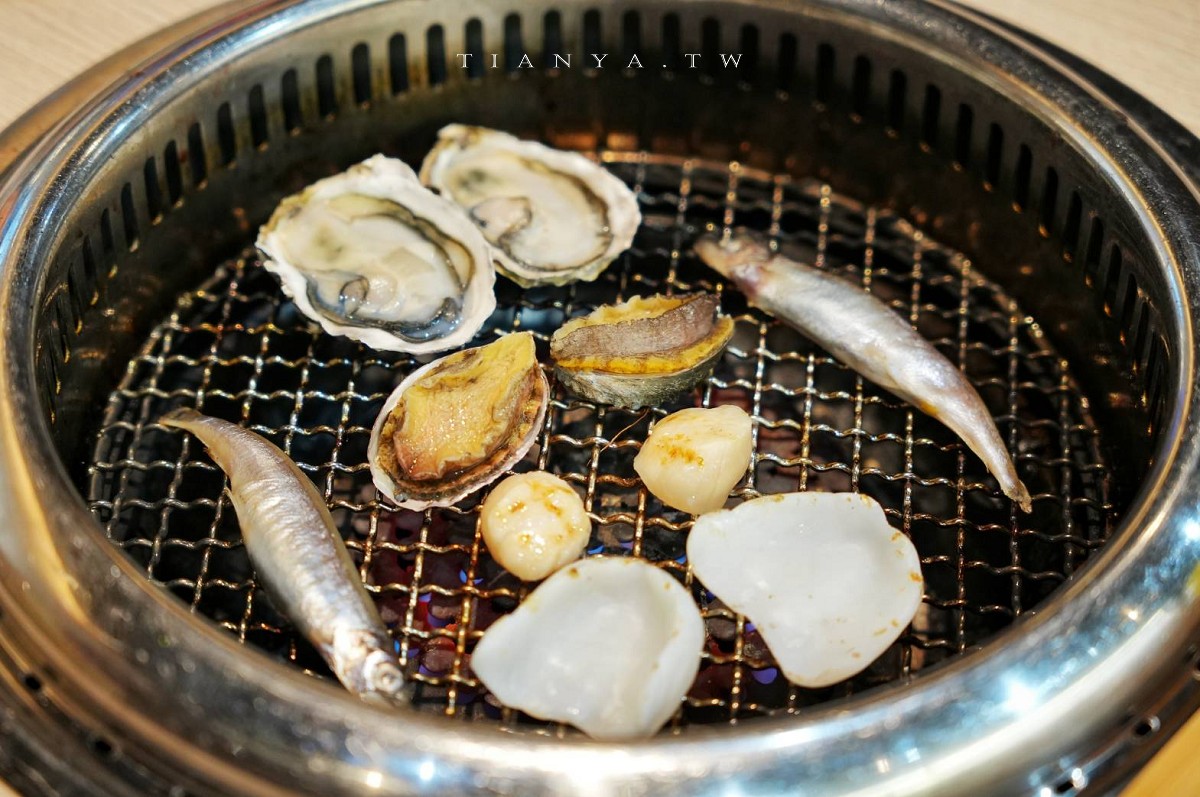【燒肉道】全台首創軌道送餐吃到飽，789元起頂級海陸火烤兩吃大滿足，和牛、海鮮無限量供應