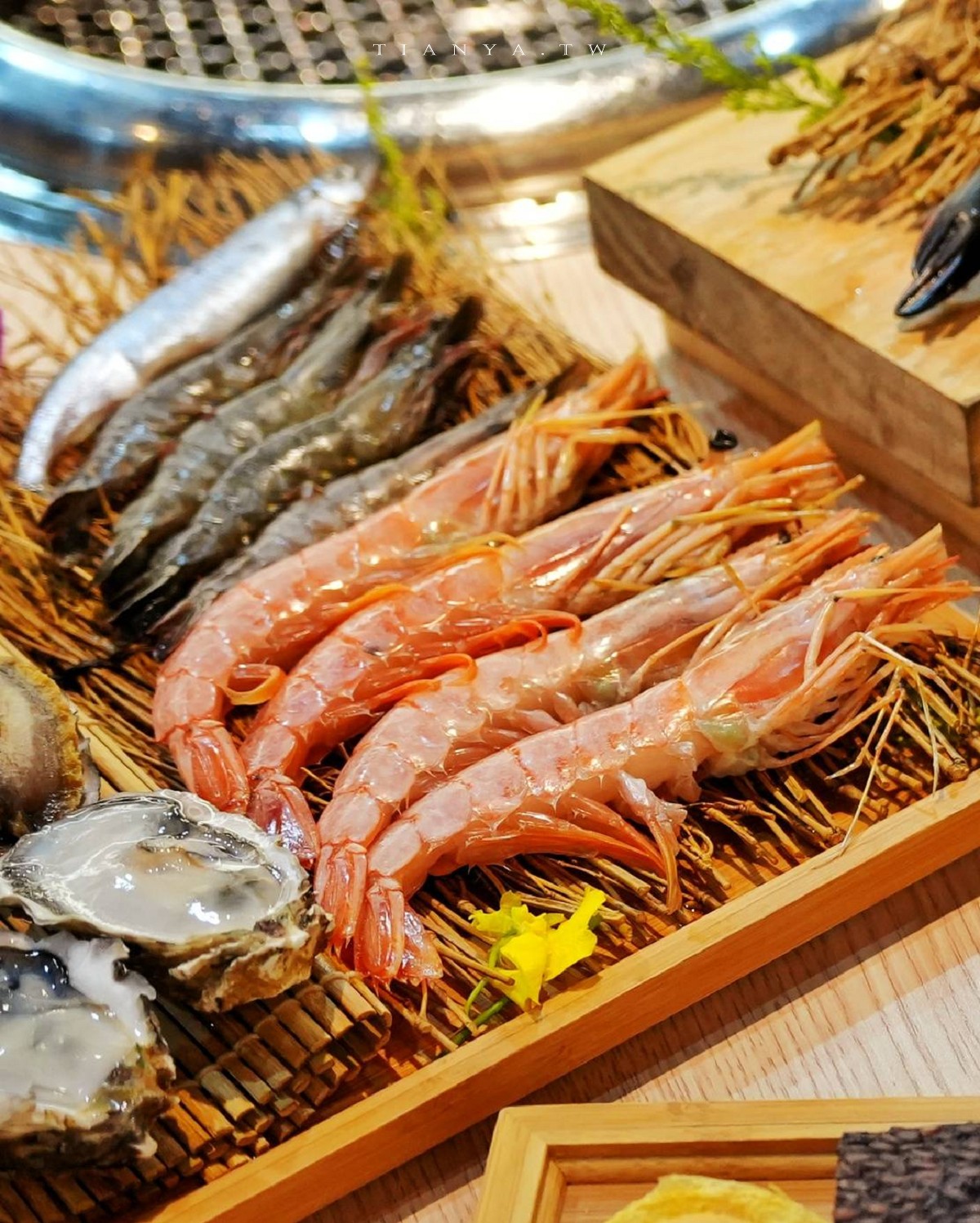 【燒肉道】全台首創軌道送餐吃到飽，789元起頂級海陸火烤兩吃大滿足，和牛、海鮮無限量供應