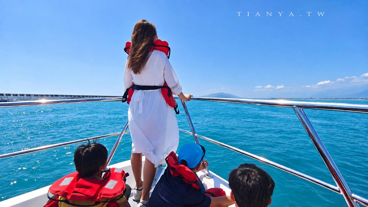 花蓮觀光漁港私房玩法大公開！認識海洋生態、出海賞鯨豚、大啖魚市現流海產，半天暢遊東岸海洋新視野