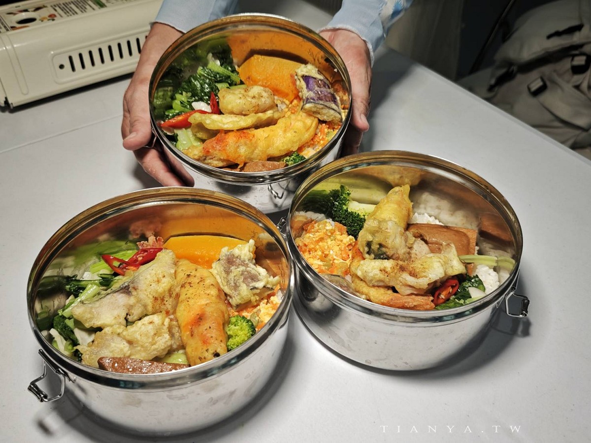 花蓮觀光漁港私房玩法大公開！認識海洋生態、出海賞鯨豚、大啖魚市現流海產，半天暢遊東岸海洋新視野